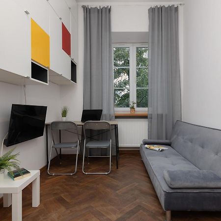 Cozy Studio For 3 Guests Near Centrum Praskie Koneser By Noclegi Renters Varsóvia Exterior foto